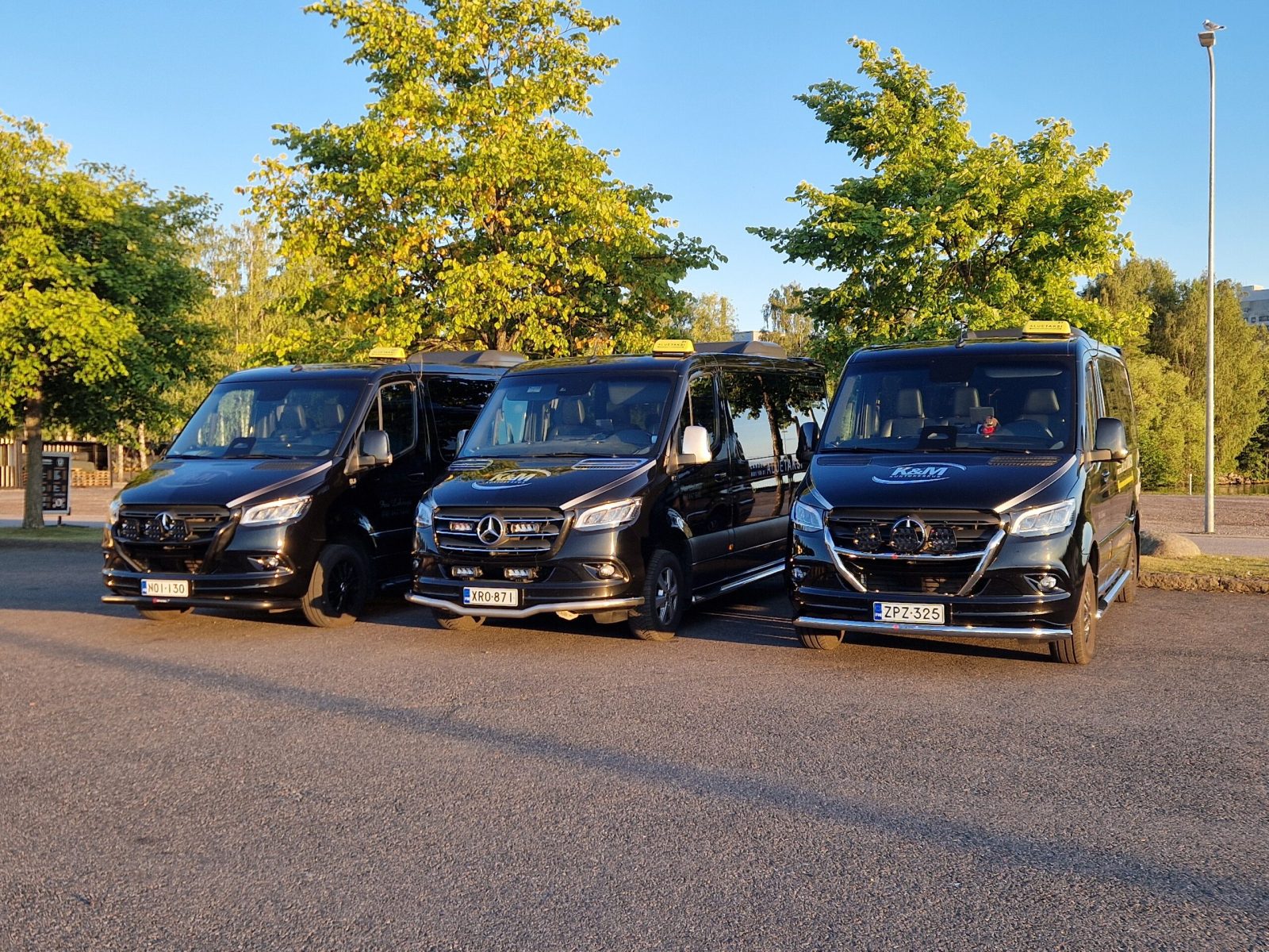 Pasin Tilataksin kolme Mercedes-Benz Sprinter -tilataksia Lahdessa